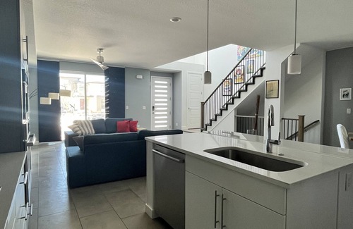 Northfield House | Upscale Modern in Central Park