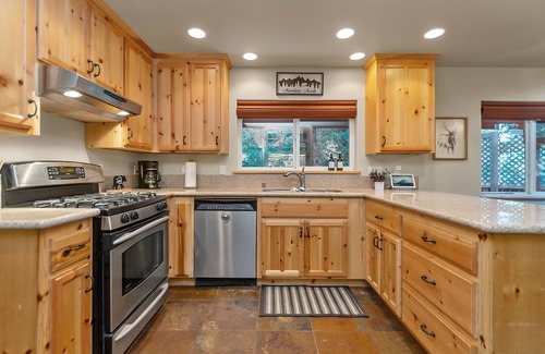 Arnold Cabin | Upscale Mountain Chalet in Blue Lake Springs, Free Wifi/Cable, Gas Fireplace