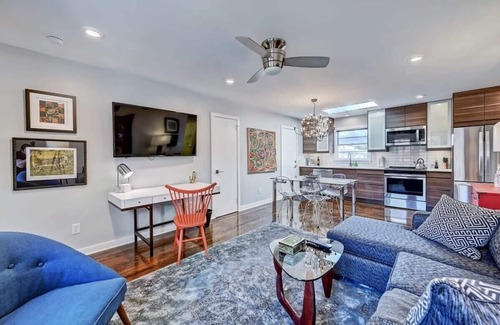 Cherry Condo | Upscale Myers Park 1BR King Condo | Queens Rd