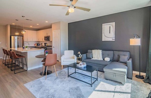 Orange Heights Apartment | Upscale near DT Stay | Pool, Gym, W/D & Parking