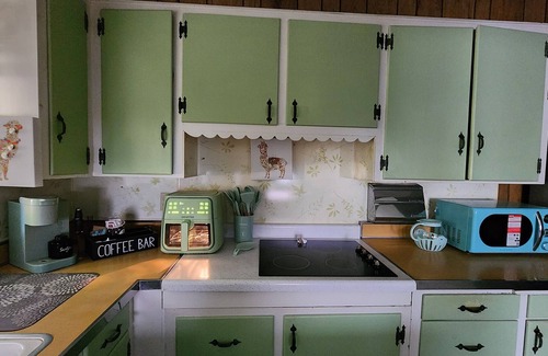 Ironton House | Upscale neighborhood 2-bedroom house, offers driveway, with WiFi, AC in Ironton