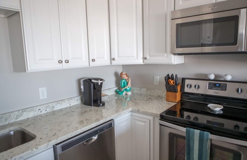 Hampton Condo | Upscale Oceanfront Condo Steps From The Seashell Stage