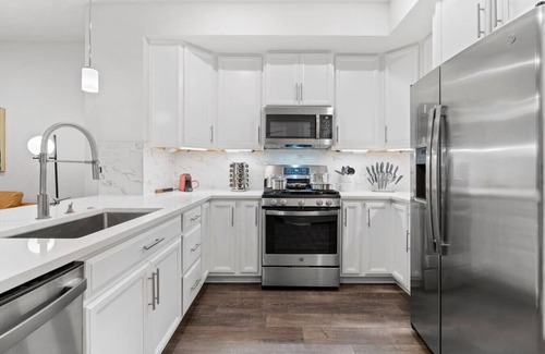 Herndon House | Upscale+Private Home 3 BEDR+3 BTH, Kitchen, Garage