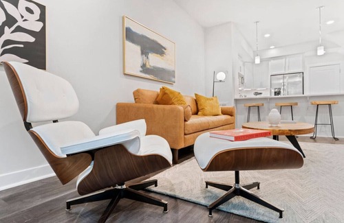 Herndon House | Upscale+Private Home 3 BEDR+3 BTH, Kitchen, Garage