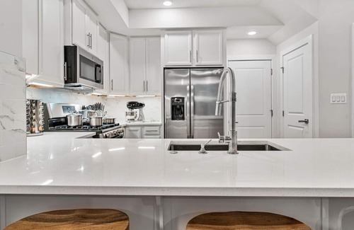 Herndon House | Upscale+Private Home 3 BEDR+3 BTH, Kitchen, Garage