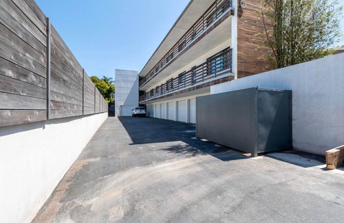 South Redondo Apartment | Upscale Redondo Beach 1BR, nr Water, Restaurants & Shops, by Blueground