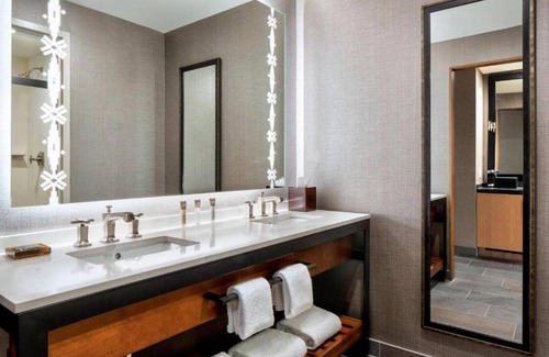 Aurora House | Upscale Resort & Water Park Convenient to Majestic Denver