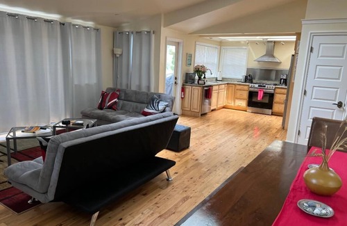 Guerneville House | Upscale Riverfront Magnificent Views & Hot Tub In Sonoma County Wine Country