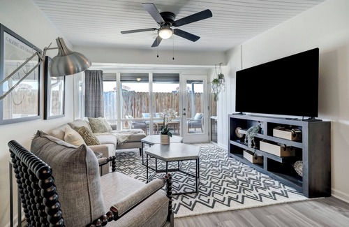 Houston House | Upscale, Spacious Retreat in the Heart of Houston - Pet-Friendly!