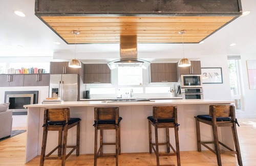 Sloan Lake House | Upscale Townhome in SloHi, Minutes From Downtown, 4BR, Kid Friendly