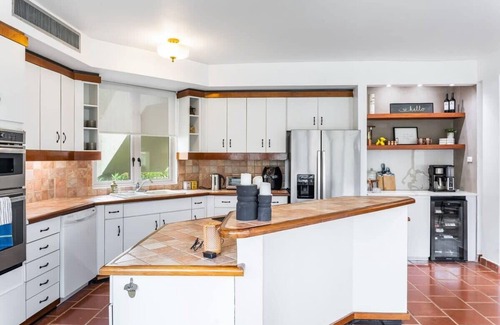 Cerro Gordo Villa | Upscale villa in gated community beach access Yari