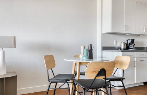Inglewood Apartment | Upscale Westchester 1BR w/Pool, Gym & W/D, 5 mins to LAX, by Blueground