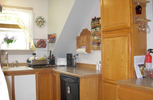 Bozeman House | Upstair 1 bed apt on an acre with mountain views. Minutes from Bozeman Airport.
