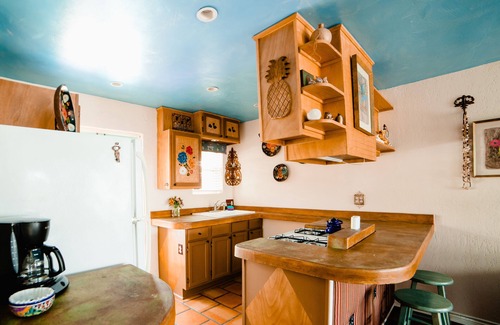 Port Isabel Apartment | Upstairs 2BR with Balcony Hammock – Historic Alta Vista Near South Padre