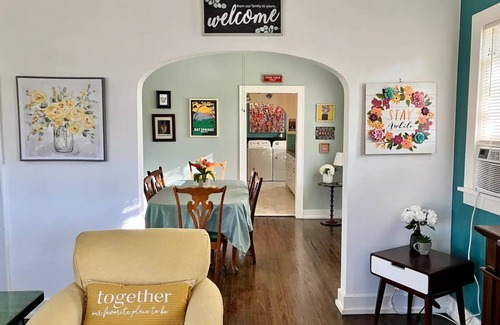 Hot Springs House | Upstairs @ Courthouse Square - Quirky