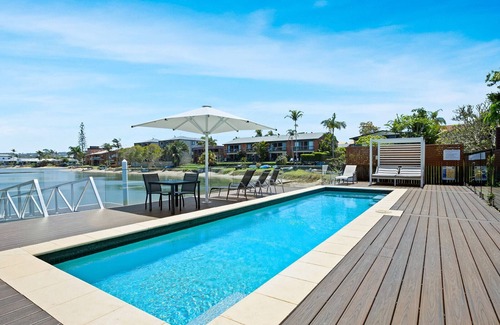 Mooloolaba Apartment | Upstairs, Garden View Studio 5 - Pet Friendly
