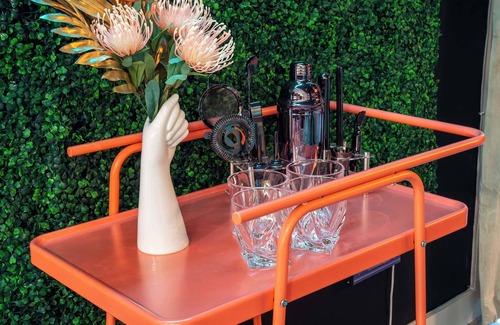 East Cesar Chavez House | Upstay: Luxe Pool Retreat—7 Min to Rainey St