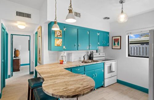 Cocoa Beach Apartment | Uptown Cottage - Walk to the Beach and Restaurants