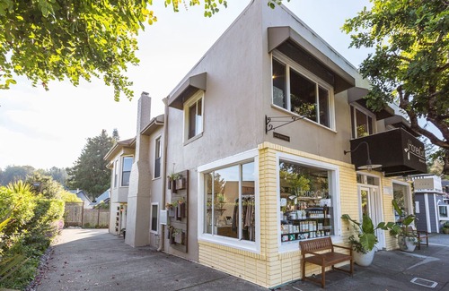 Mill Valley Apartment | Uptown in Downtown Mill Valley! The only 3bd/2ba in the heart of the city!