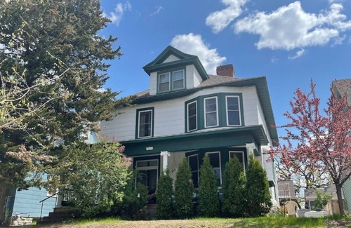 Lowry Hill East Apartment | Uptown Minneapolis - Wedge Neighborhood Apt 3