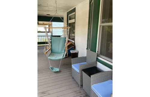 Lowry Hill East Apartment | Uptown Minneapolis - Wedge Neighborhood Apt 3