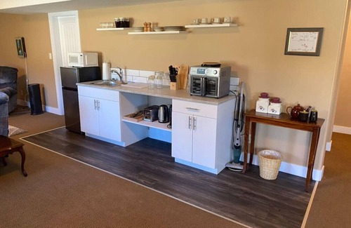 Castlegar Apartment | Uptown Mountainview Suite