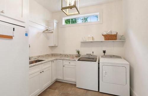 West Riverside House | Uptown near Universities