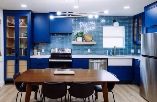 Austin Ave. Condo | Uptown Peach ~Suite Minutes from Magnolia + Baylor