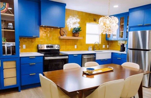 Austin Ave. Condo | Uptown Peach ~Suite Minutes from Magnolia & Baylor