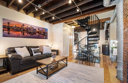 Bluff House | Uptown Stay *Near PPG Paints*