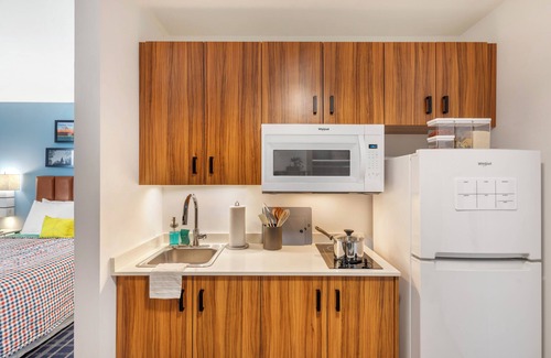 Centennial Apartment | Uptown Suites Extended Stay Denver CO – Centennial