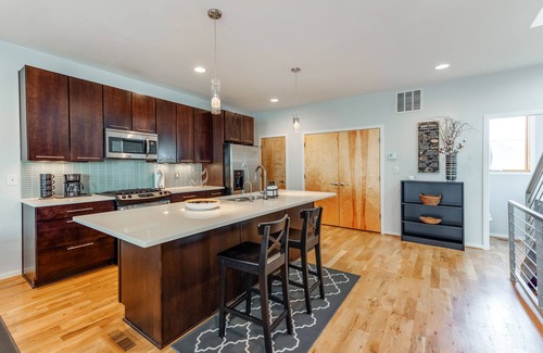 Third Ward House | Uptown Townhouse, Rooftop Terrace, 3 Story, 2 Bed