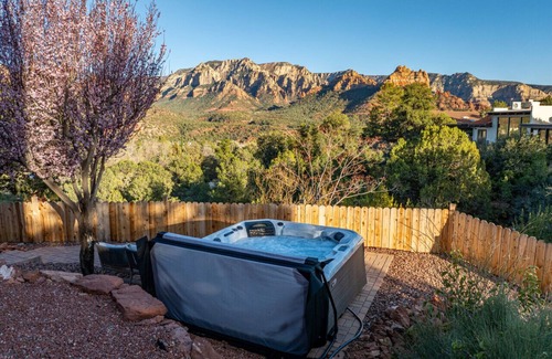 Uptown Sedona Apartment | Uptown Vista! Stylish 5BR with Red Rock Views