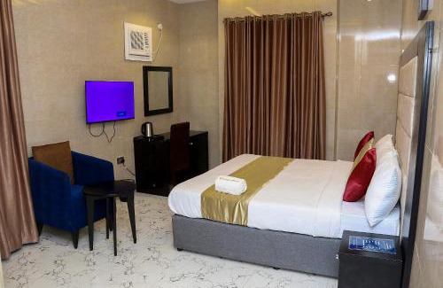 Uyo Hotel | Uranus House