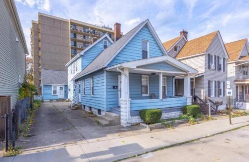 Detroit - Shoreway House | Urban Art Escape in Gordon Square