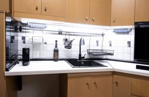 Xanthi Apartment | Urban Downtown Suite