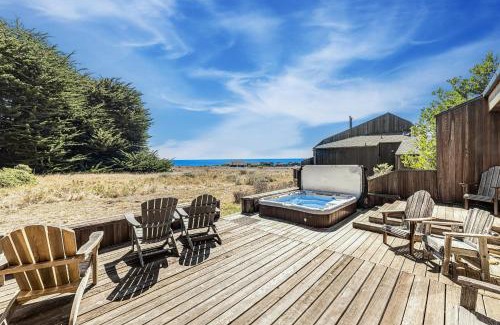 Sea Ranch House | Urban Escape Compound