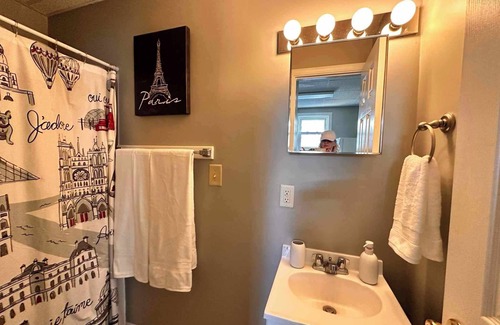 Near Eastside Apartment | Urban Escape: Stylish Studio-Downtown Indianapolis- Unit 3