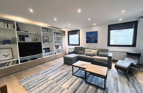 Quartier Sainte-Marguerite Apartment | Urban Flat 166 - 4BDR Luxury Apartment in Center of Paris