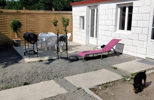 Saumur House | Urban Holiday Home with Tree-Filled Garden