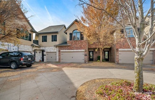 Rogers House | Urban Jungle Oasis Near Pinnacle Hills