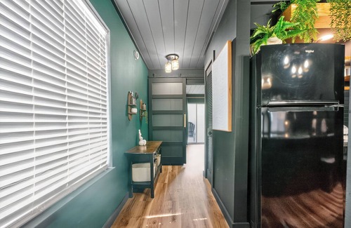 Holiday Beach Apartment | Urban Jungle Themed Apt - Shared Pool - Queen Bed