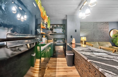 Holiday Beach Apartment | Urban Jungle Themed Apt - Shared Pool - Queen Bed