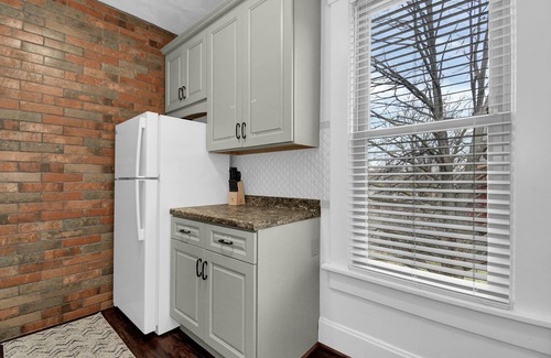 Olde Towne East House | Urban Loft 2-story 1BR Near DT on Historic Street
