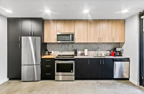 Downtown Apartment | Urban Loft, Redmond Core - 92 Walkscore!