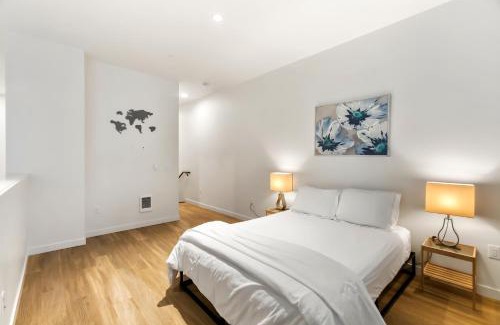 Downtown Apartment | Urban Loft, Redmond Core - 92 Walkscore!