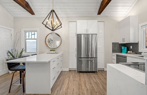 Crescent Heights House | Urban Nest near the Bow River Sleeps 4