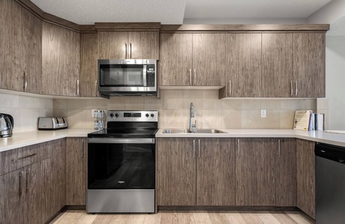 Sage Hill House | Urban Oasis 2 BR With parking space