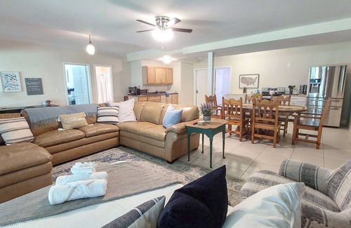 Springfield Apartment | Urban Oasis I Large 2bd/1ba I Surrounded by Nature I 30 mins to DC