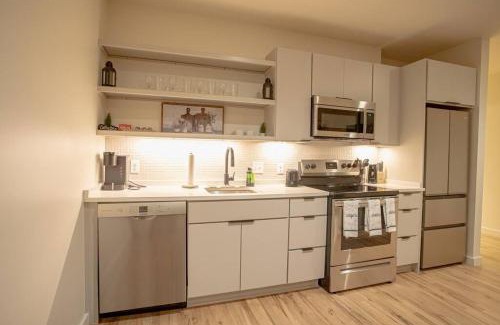 Midtown Apartment | Urban Oasis in Overton Square